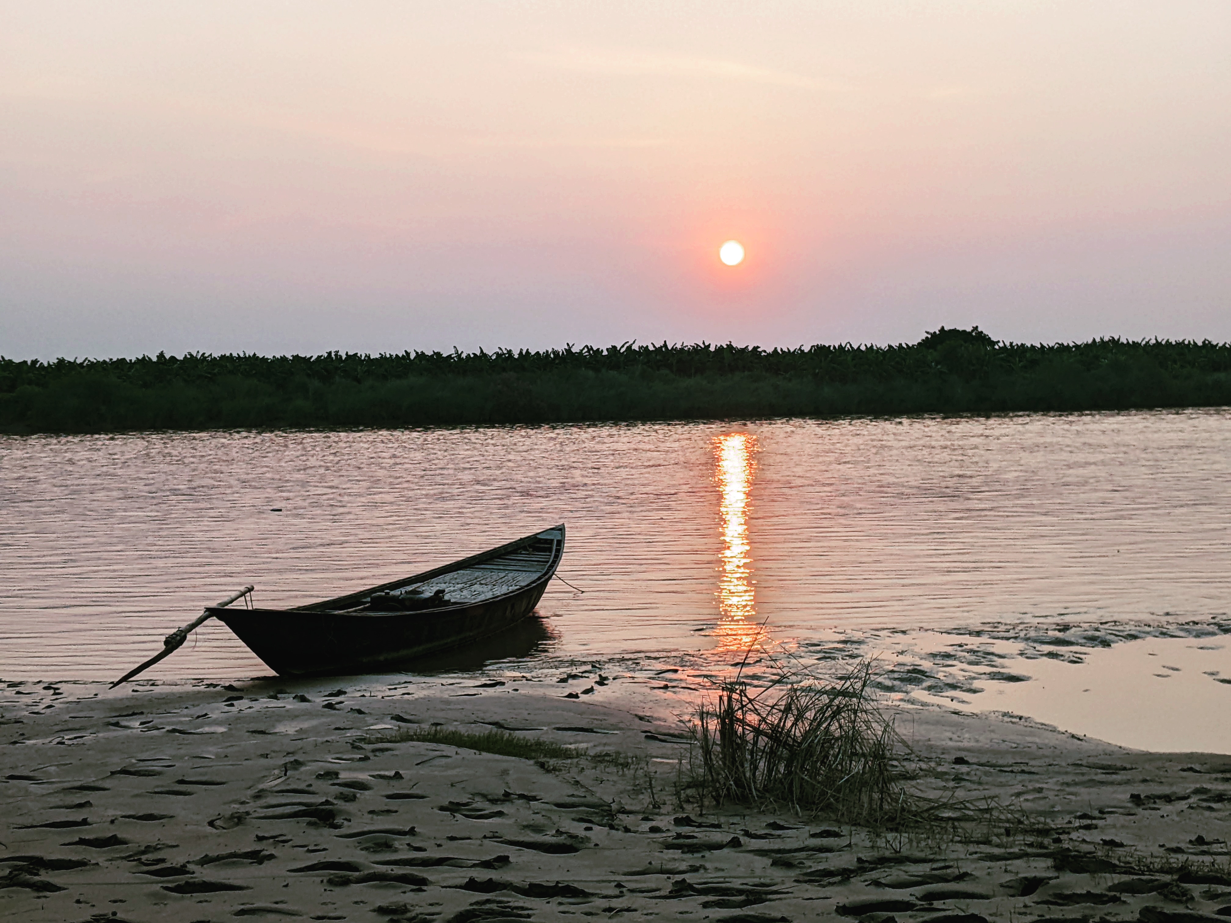 পদ্মার জলে সূর্যাস্তের চুম্বন, ঈশ্বরদী, পাবনা