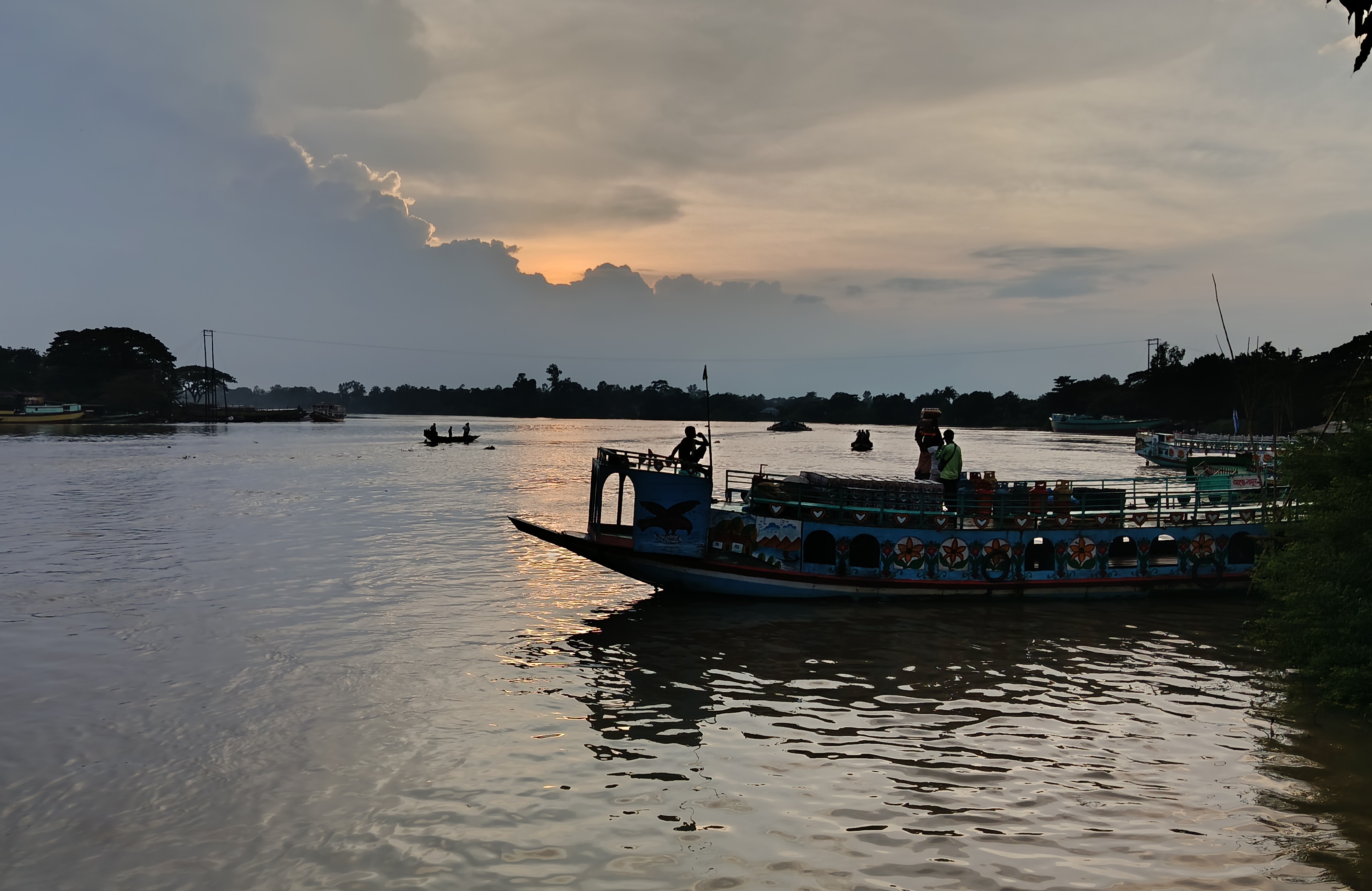 শ্রাবণ বিকেলে গোধূলির আগে সুরমা নদীর তীর, সাচনাবাজার, জামালগঞ্জ